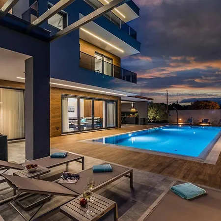 Sapphire Seascape Villa Fazana