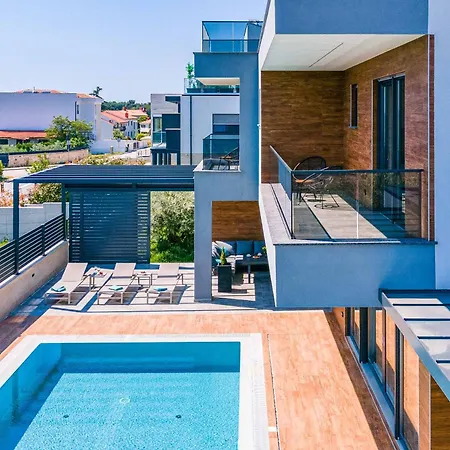 Sapphire Seascape Villa